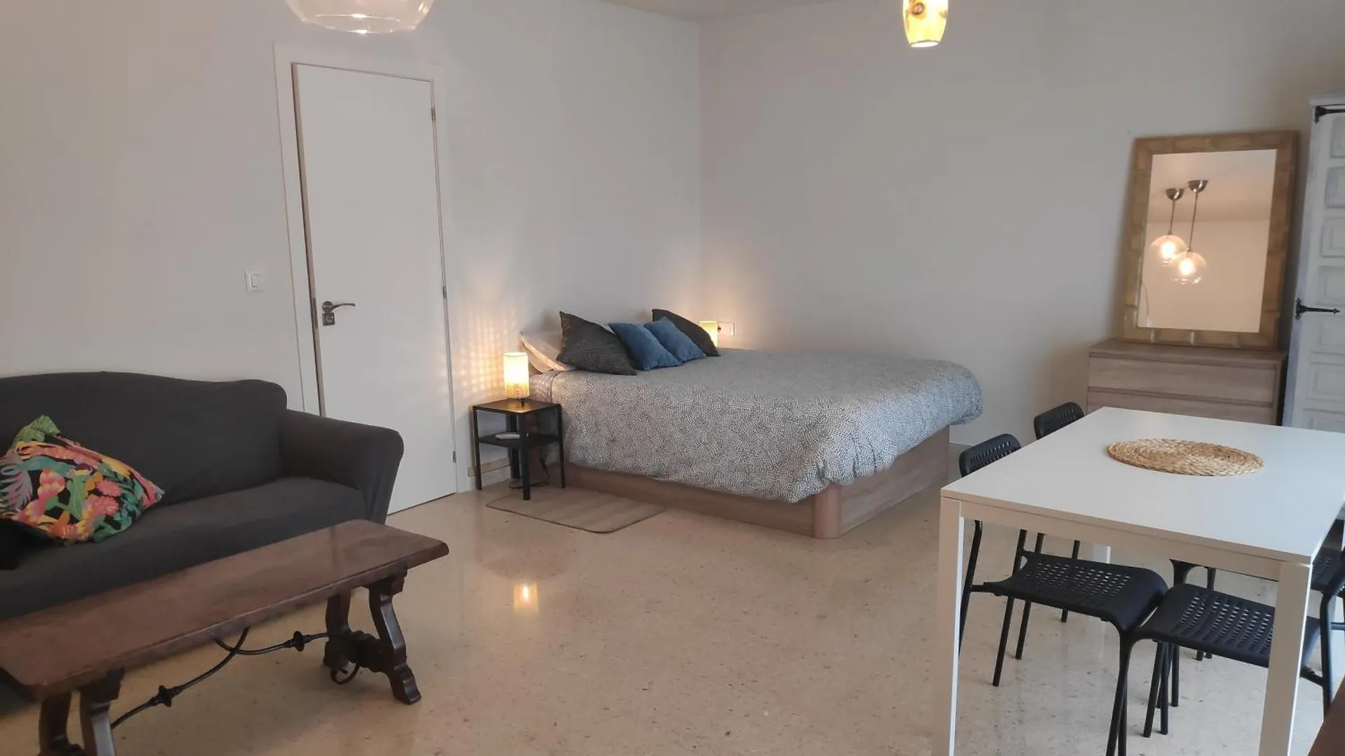 ホームステイ Habitacion Doble Alameda Centro Macarena セビリア スペイン